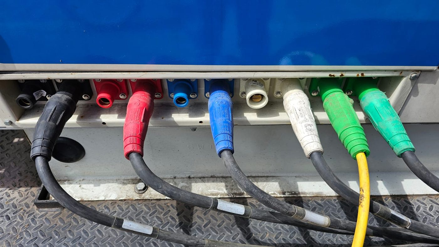 Conectores de potencia por fases
