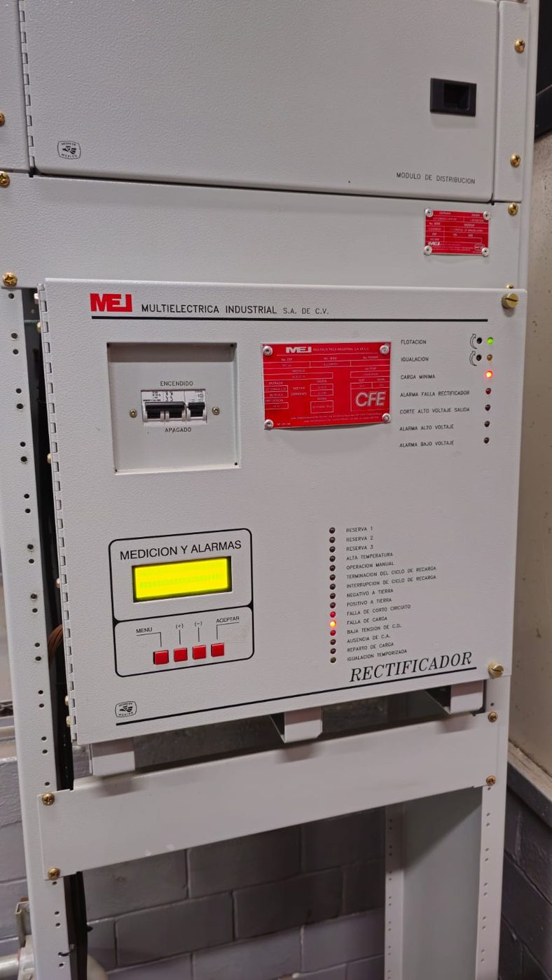 Rectificador y panel de alarmas